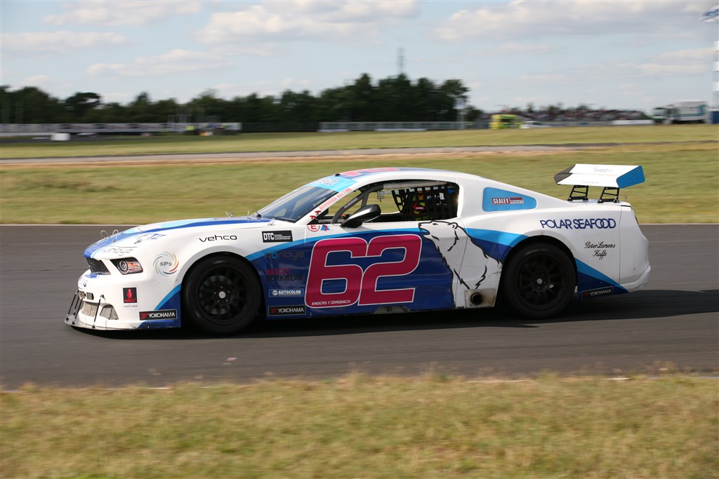 Frederik Vodder tester denne Ford Mustang for Team Polar Seafood.
(Foto: Motorsporten.dk)
